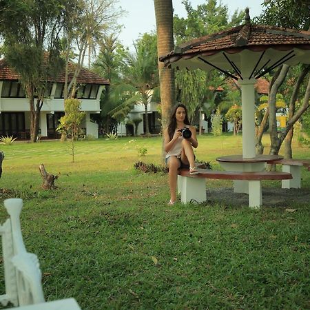 Nihara Resort And Spa Cochin Kochi Luaran gambar
