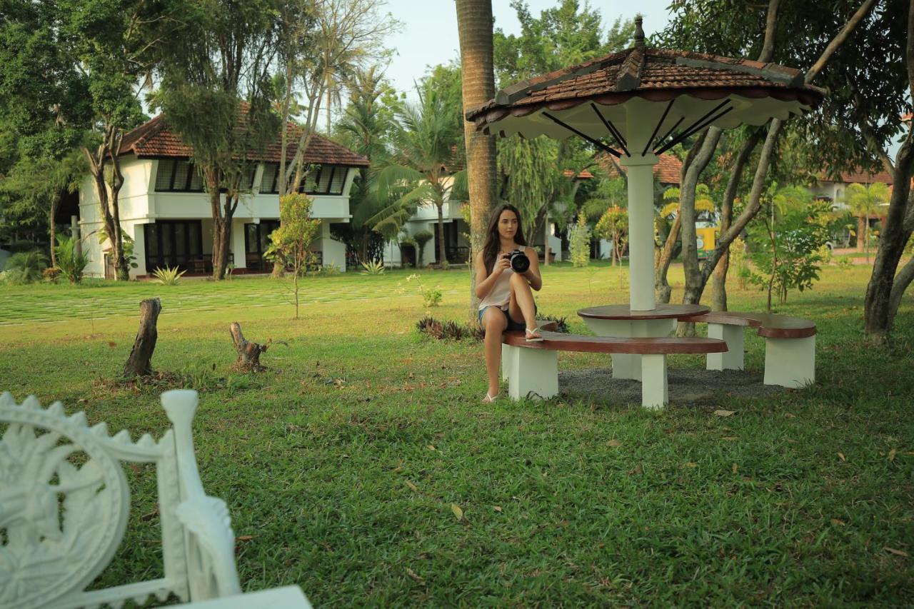 Nihara Resort And Spa Cochin Kochi Luaran gambar