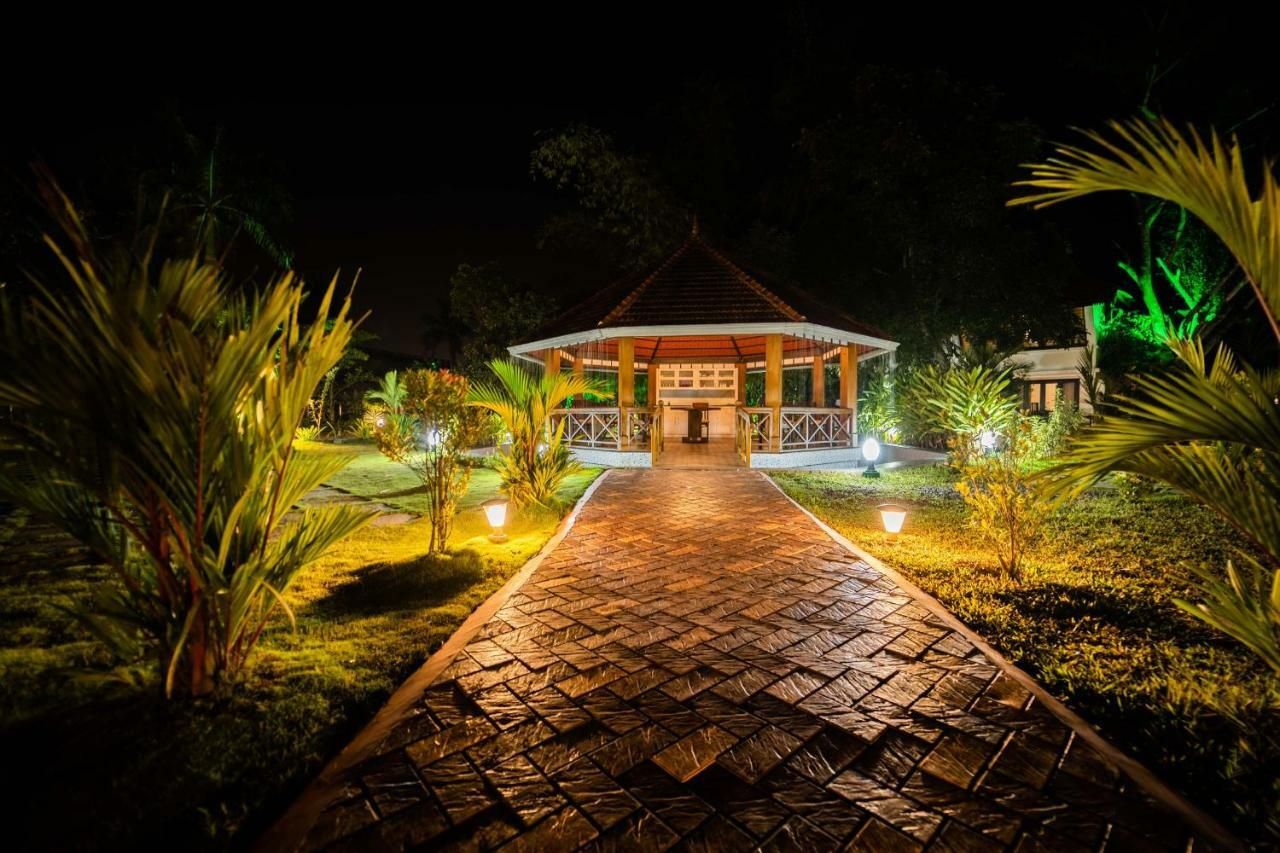 Nihara Resort And Spa Cochin Kochi Luaran gambar