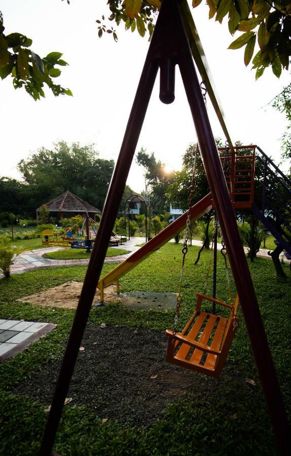 Nihara Resort And Spa Cochin Kochi Luaran gambar