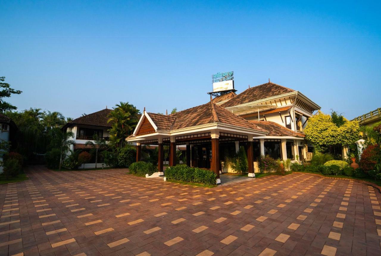 Nihara Resort And Spa Cochin Kochi Luaran gambar