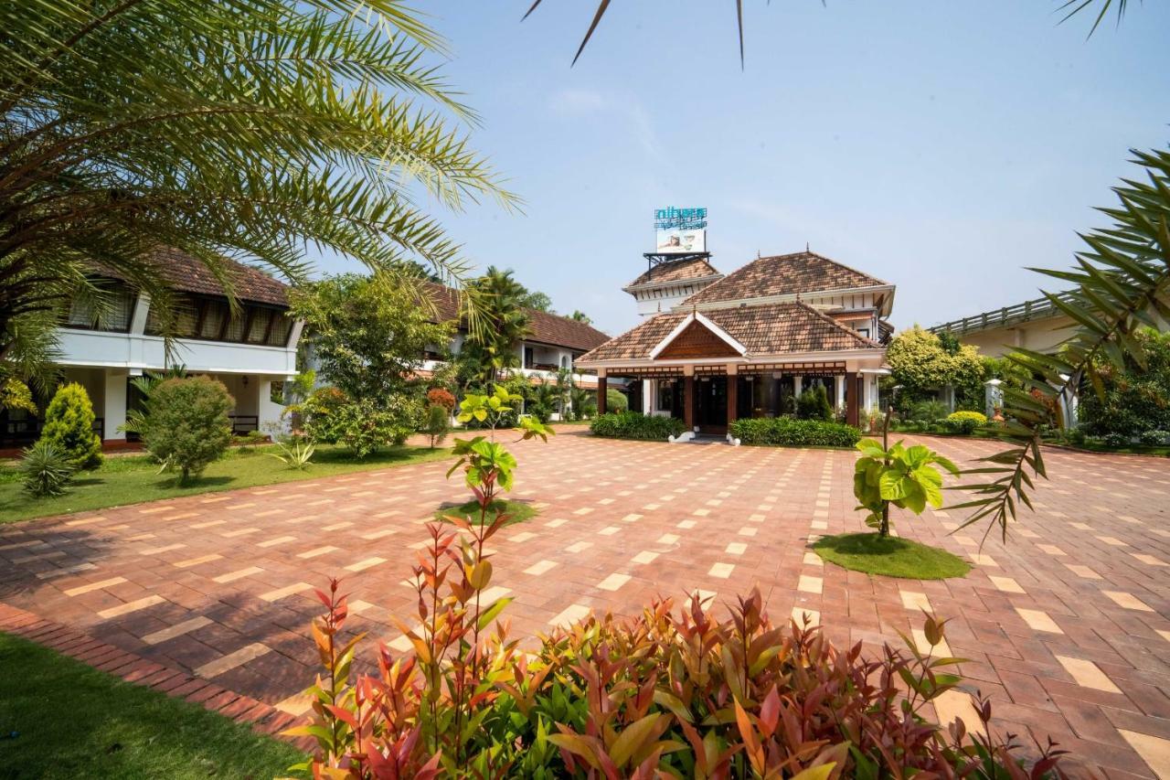 Nihara Resort And Spa Cochin Kochi Luaran gambar
