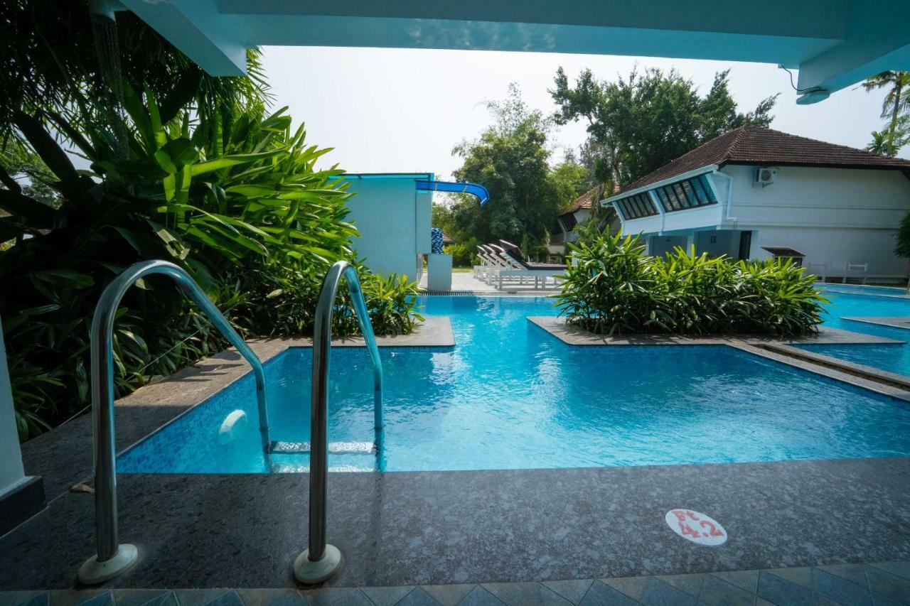 Nihara Resort And Spa Cochin Kochi Luaran gambar